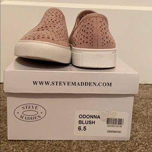 Steve Madden slip on blush colored shoes